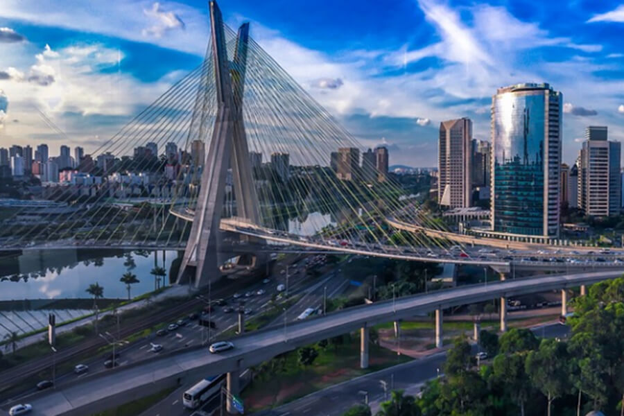 橋梁の「長寿命化修繕計画」を支援しています